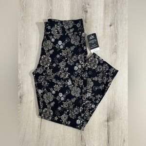 NWT Roz & Ali Pixie Pants / Size 12 / Black Floral